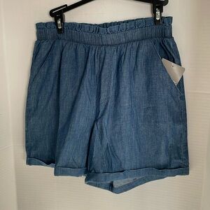 Falls Creek chambray Paper Bag shorts with elastic waist Women’s size M, NWT